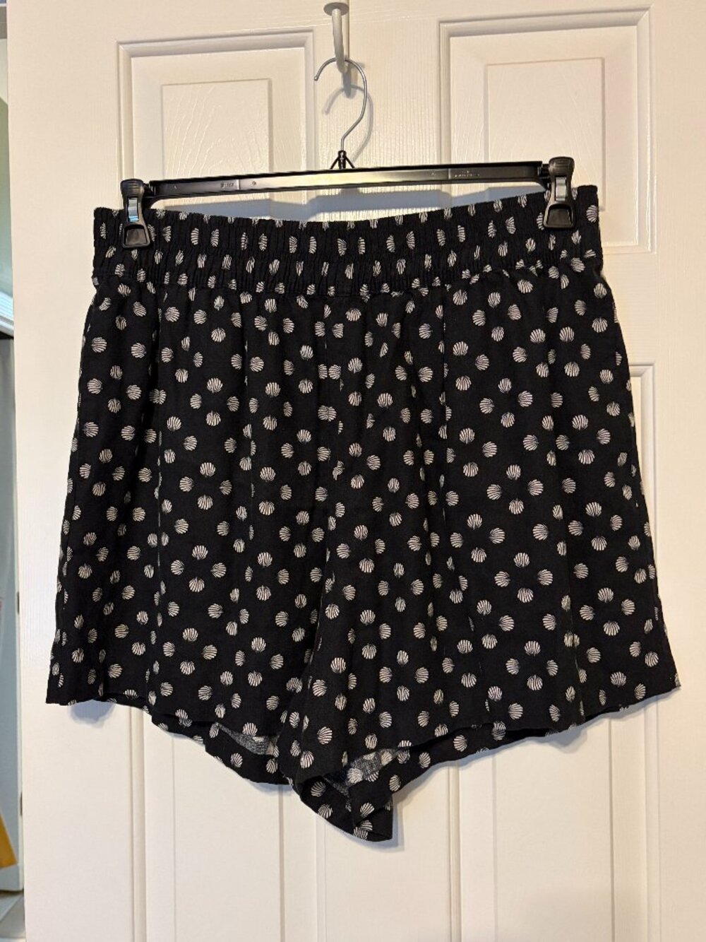 Ava & Viv 2X Linen Blend Swing Shorts Smocked Waist Black White Seashell Design